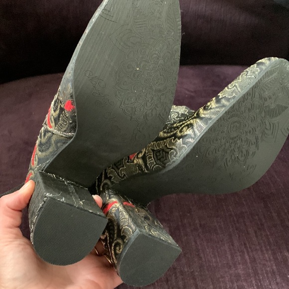 Naughty Monkey sz 7.5 boot black gold red 3 1/2” heals - Picture 3 of 4